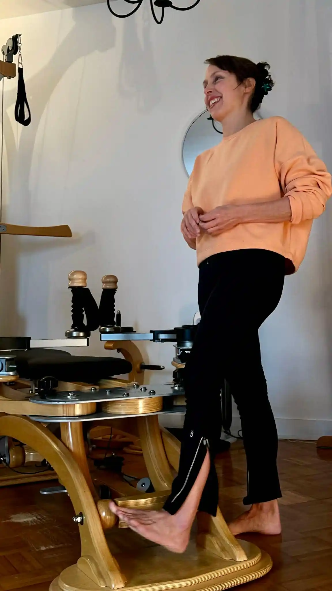 Mélanie Castonguay guidant une élève - Gyrotonic